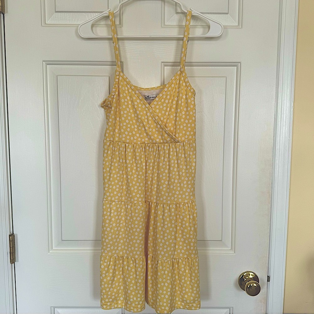 HOLLISTER • Women’s Yellow Floral Sundress Size- Small